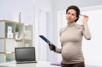 Головний бухгалтер перебуває у відпустці в зв’язку з вагітністю та пологами